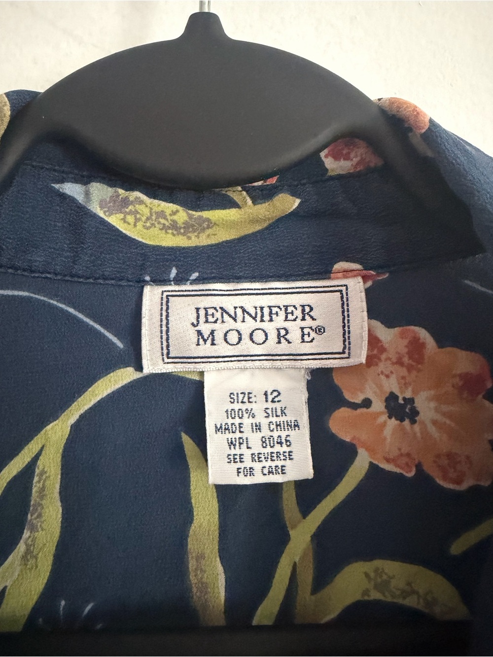 Vintage Jennifer Moore 100% Silk Floral Blouse Size 12 Navy Button Front - Picture 2 of 9